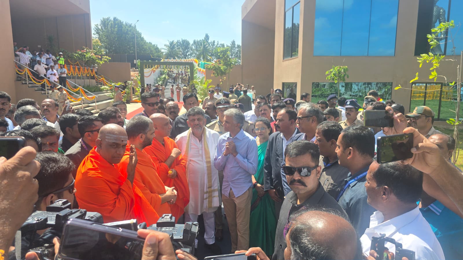 ಬೆಂಗಳೂರು ನಿರ್ಮಾತೃ ಕೆಂಪೇಗೌಡರ ಜಯಂತಿ 517ನೇ ಜಯಂತಿ, ಅದ್ದೂರಿಯಾಗಿ ಆಚರಣೆ!